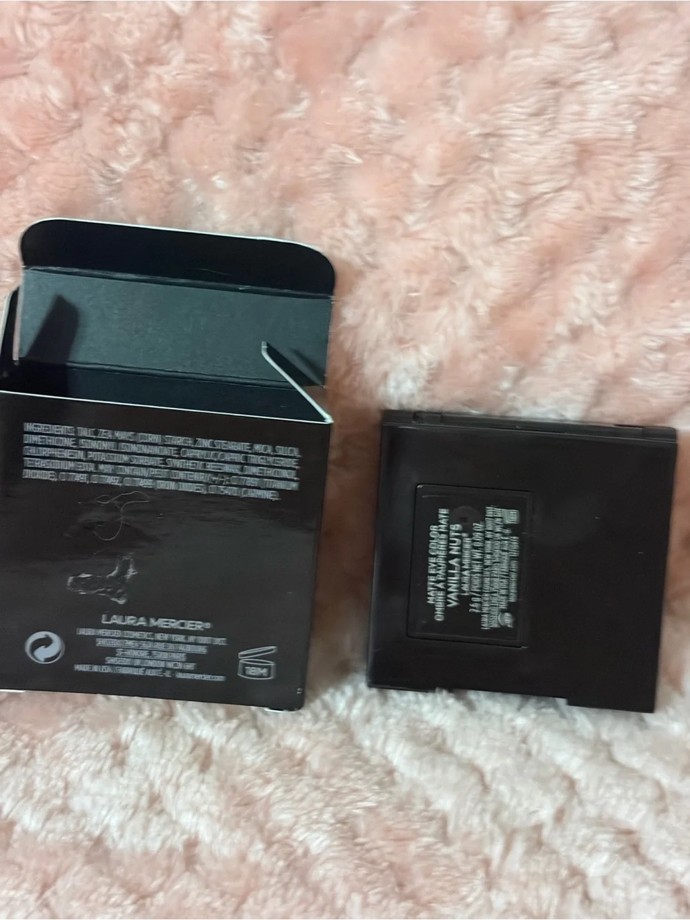 laura mercier Matte Eye Color - Vanilla Nuts (Cream)